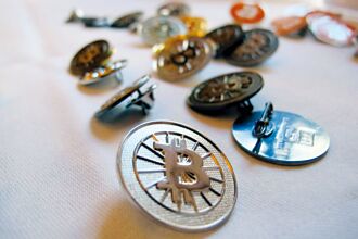 逼近歷史高点 比特币涨破6.4万美元