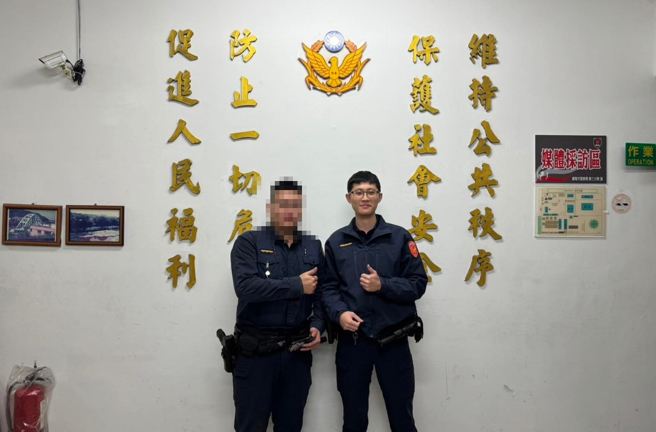 不幸殉职的员警苏昱鸿(右)，去年才从警专毕业，正式从警不到半年。(图／基隆市警察局第三分局)