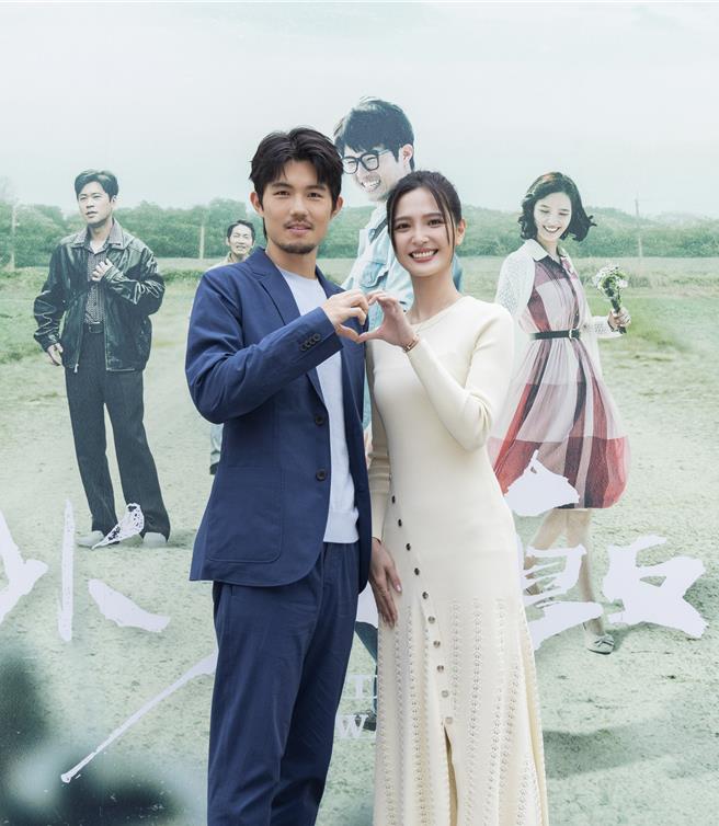 《鹽水大飯店》男女主角張耀仁（左）、吳子霏29日出席首映會。（公視台語台提供）