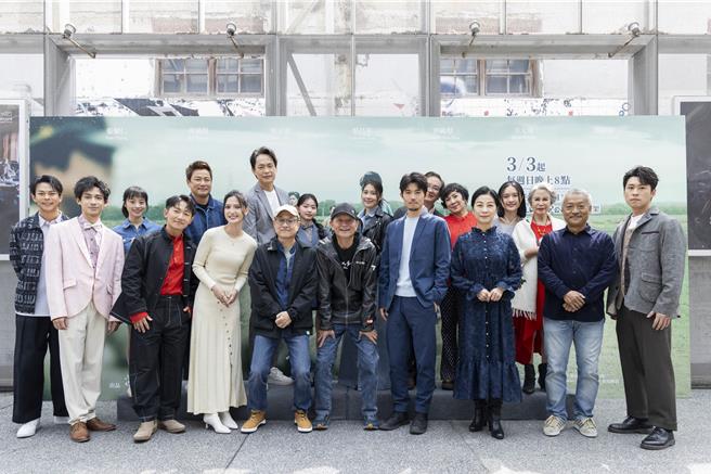 時代劇《鹽水大飯店》29日舉辦首映記者會，主創團隊齊聚。（公視台語台提供）