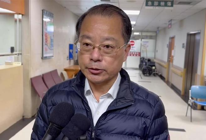 基隆八堵分驻所2月29日晚间10时许左右，突有一辆小货车不明原因撞进派出所内，造成员警1死1伤。警政署长黄明昭表示，仍要进一步调查。（翻摄画面／徐佑升基隆传真）