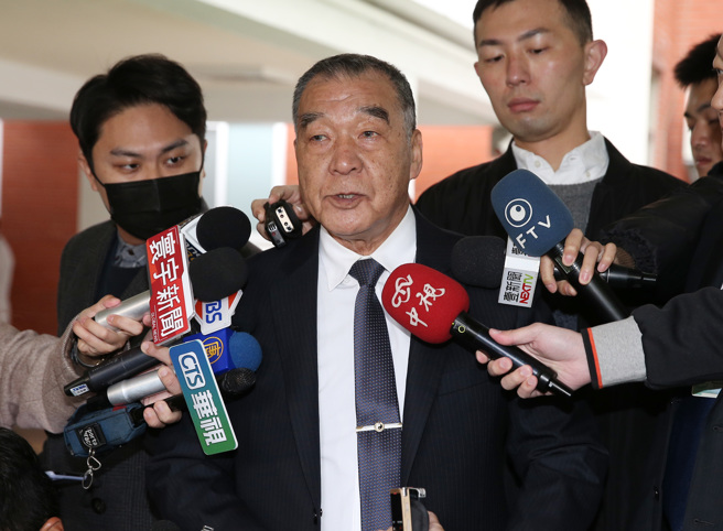 邱国正说，若不承认有的话，将来没有缓衝余地，会对地区造成更大压力，应该要多方考虑。（姚志平摄）