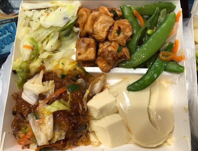 便当5道菜70元，竟被客人嫌太贵。（图／翻摄自爆怨公社）
