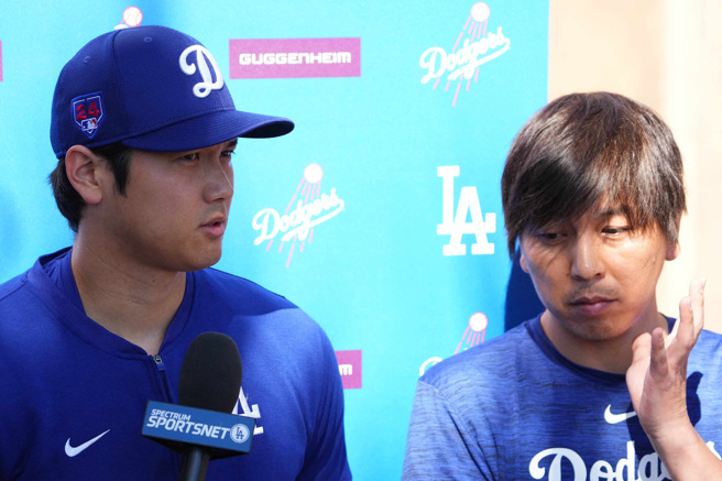 大谷翔平與翻譯水原一平關係密切，時常有球迷把兩人湊一對。（圖／路透社）