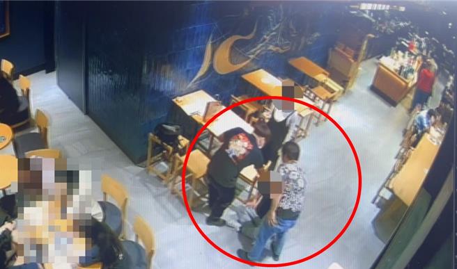 警方逮自称币商的35岁方姓男子。（翻摄照片／洪靖宜高雄传真）