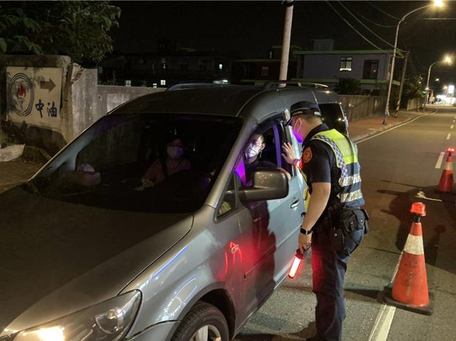 桃园市警察局交通警察大队分析交通违规为交通事故之重要肇因，为了减少民眾酒后驾车、闯红灯、超速、不停让行人及无号志路口未依标志、标线、号志停车再开等重大不安全驾驶行为，将从1日起至10日在辖区违规热点展开展开「交通大执法」勤务。（警方提供）