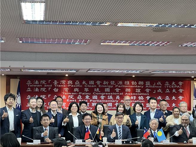 民進黨立委鍾佳濱與郭國文今成立4個國會外交團體。（蔡宗穎攝）