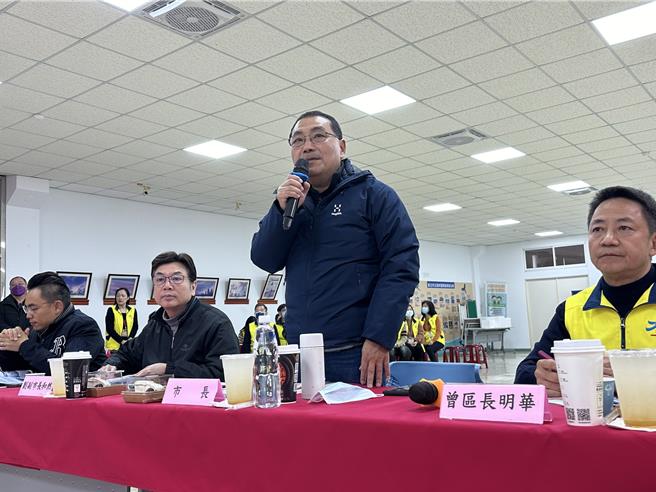 新北市長侯友宜今日上午前往石門區參與行動治理座談會。（新北市民政局提供／呂健豪新北傳真）
