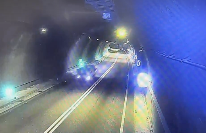 撞警嫌狂飆台62線！公路局承包工先遇死劫，搶救現場曝光。(戴志揚翻攝)