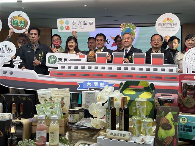 全球3大食品展之一的日本東京國際食品展，即將於5至8日登場。台南市政府1日宣布，今年將有2家農會、2家水產加工、7家農產加工廠及市府農業局共規畫12格攤位、80多項產品參展。（洪榮志攝）