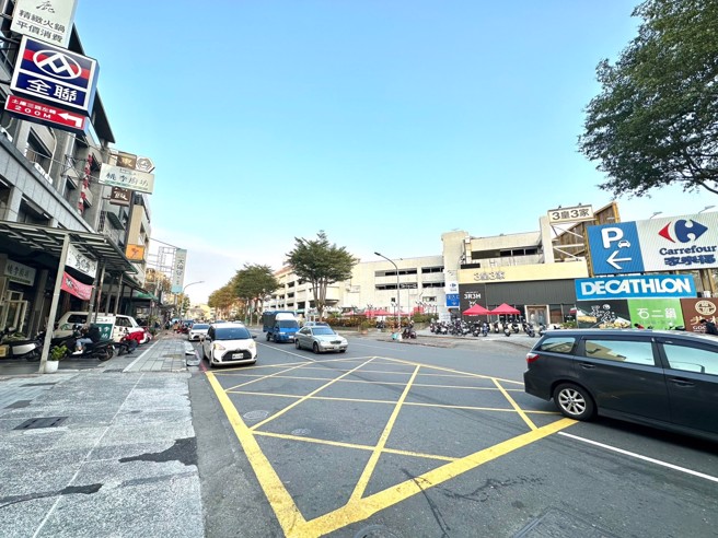 白埔產業園區即將成為高雄第四個科學園區，帶動橋頭、楠梓等地區，信義房屋表示楠梓土庫商圈受不少工程師族群青睞，提前來尋屋。(圖/信義房屋 提供)