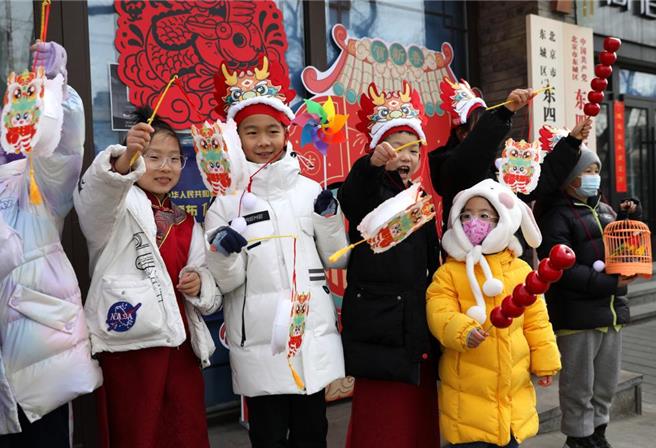 大陆最高检已经制发「督促监护令」5.7万份，促进「甩手家长」依法带娃。图为示意图。（摘自中新社）