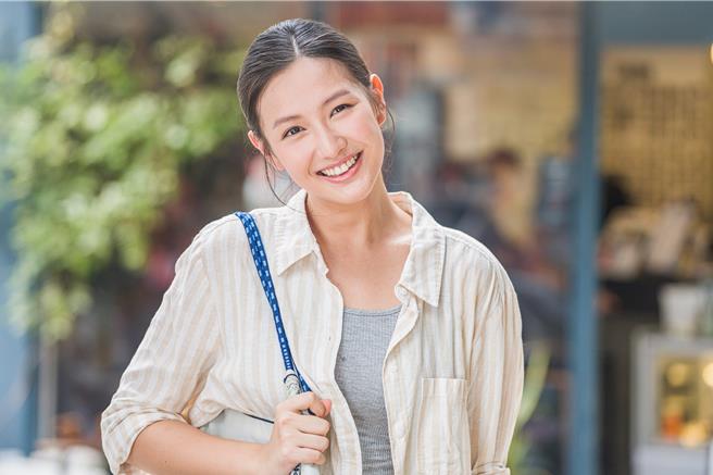 譚旻萱在《不是你不愛你》 中將大銀幕初吻獻給陳昊森。（華映娛樂提供）