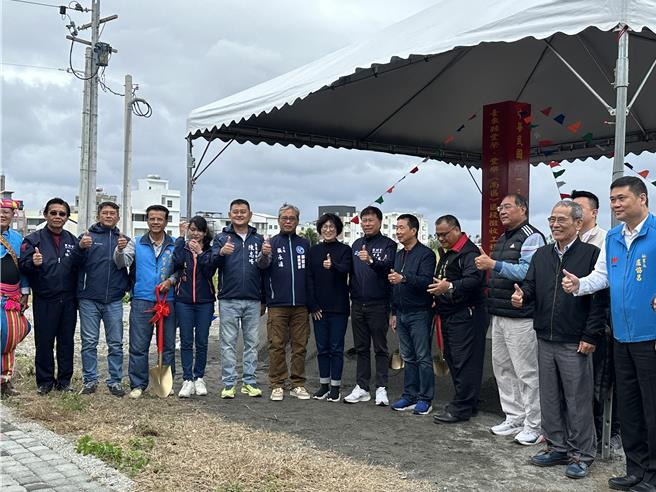 台东县府推动丰荣、丰乐地区区段徵收，1日举行开工动土典礼。（蔡旻妤摄）