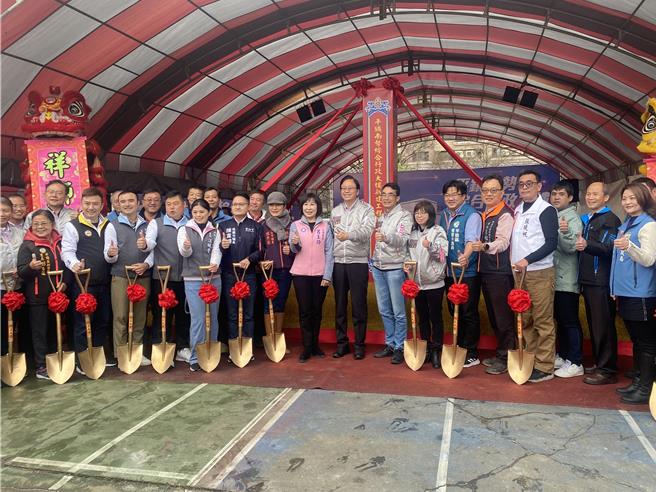 桃园市长张善政1日出席平镇南势综合行政大楼开工典礼。（蔡明亘摄）