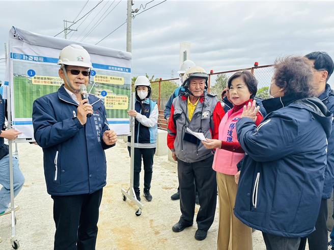 神冈区庄后里厚生路部分路段不到3米宽，不易会车，立委杨琼璎1日会勘。（陈淑娥摄）