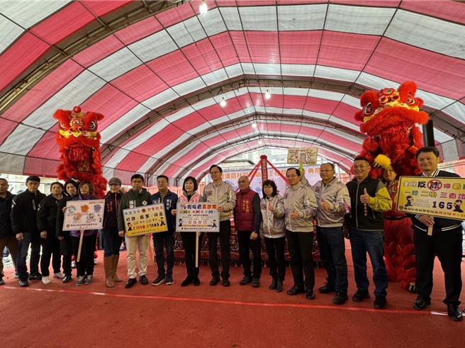 龙潭社福馆1日开工，警方到场与桃园市长张善政一同宣导识诈观念。（翻摄照片／蔡明亘桃园传真）