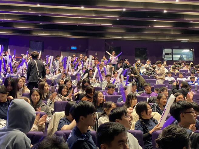 清華大學與陽明交大年度體育盛事梅竹賽1日開幕，兩校師生熱情參與。（王惠慧攝）