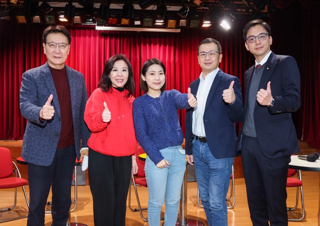 立法院新会期开议，许多新血进入国会，为了吸引年轻选民，资深媒体人赵少康（左一）在YouTube频道《观点》开播「新立院新观点」系列节目，1日的记者会上，立委李彦秀（左二起）、许巧芯、罗智强、牛煦庭到场。（粘耿豪摄）