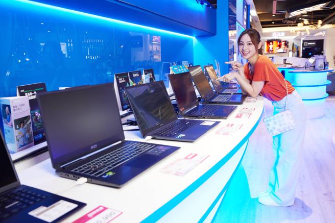 3月底前到全国电子购买指定笔电享最高回馈6000元，还有笔电加码三重奏，最高送3000元折价券、笔电好礼二选一、3C周边加购3.3折起。（全国电子提供／古明弘台北传真）