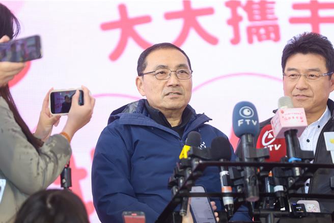 侯友宜對殉職警員表達哀悼。（王揚傑攝）