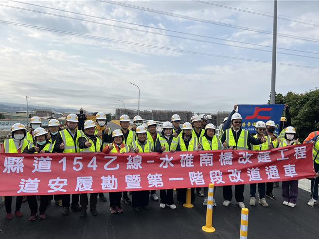 古坑乡水碓南桥北往南的新桥已经完工，今天举行单侧双向通桥典礼。（周丽兰摄）