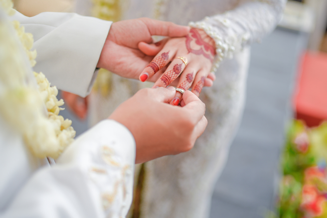 印尼一名新娘近日嫁小20歲嫩男，對方還是她兒子的好朋友。(示意圖:shutterstock/達志)