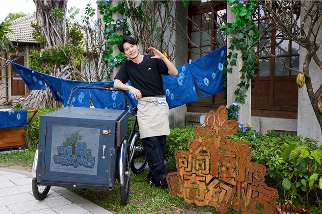 姚淳耀担任小帮手。（客家电视提供）