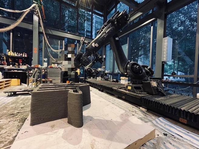 机器人手臂3D列印街道座椅（图片来源：高雄市水利局提供）
