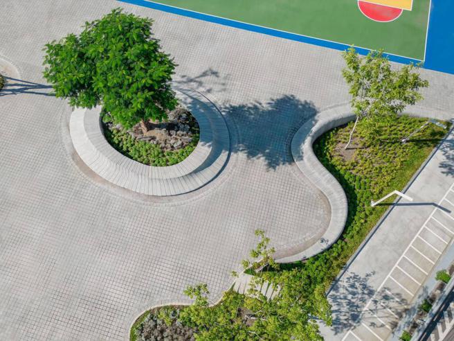 街道座椅地景广场（图片来源：高雄市水利局提供）