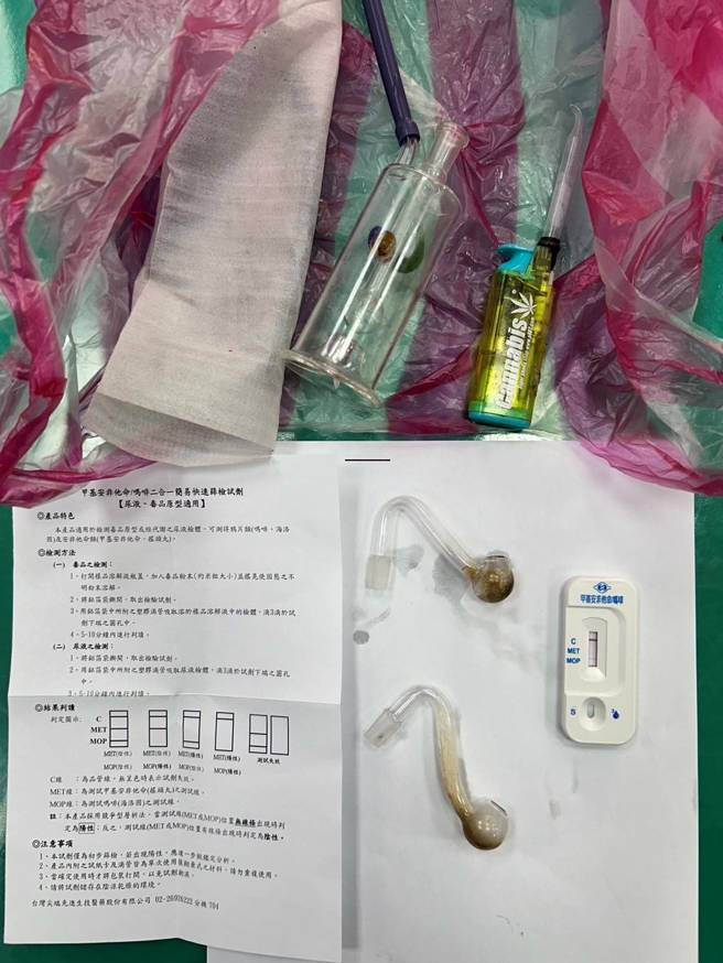 警方在男子隨身包包中查獲毒品安非他命1包及吸食器具1組。（翻攝畫面）