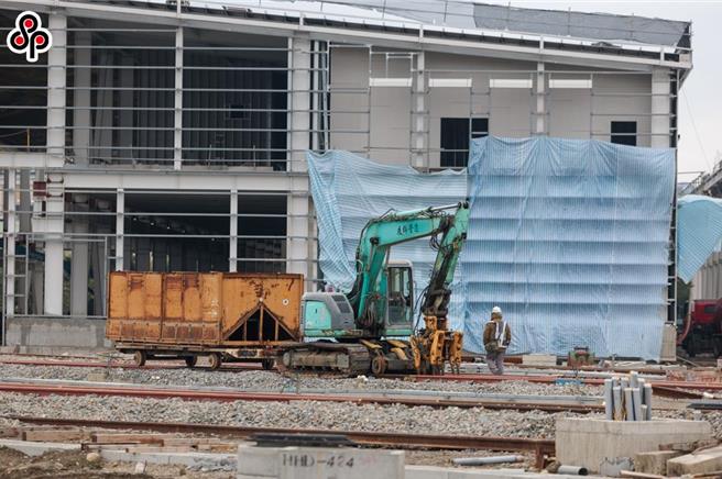 勞動部近日公布「勞動檢查機構執行事業單位申請復工強化措施」，要求勞檢機構對於事業單位未依規定從事機具操作或吊掛作業並經停工，應使機械操作人至勞檢機構指定處所接受3小時職業安全講習，才可以申請復工。（報系資料照）