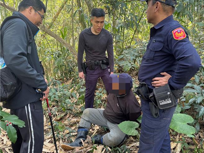 通緝犯張姓男子因女友遭傷害致死，他涉有重嫌，藏匿信義鄉草坪頭山區6天遭緝捕歸案。（民眾提供／楊靜茹南投傳真）