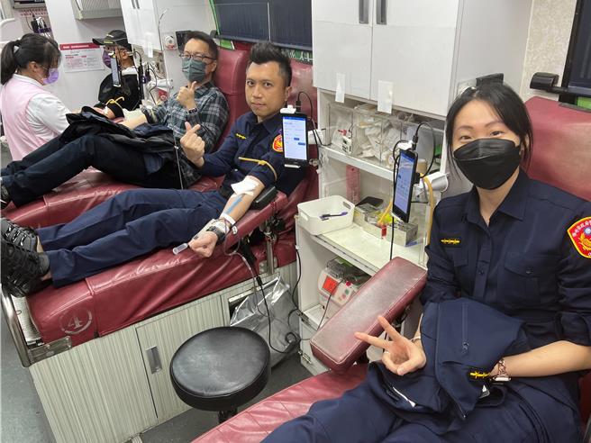海山警分局員警響應捐血活動。（海山警分局提供）