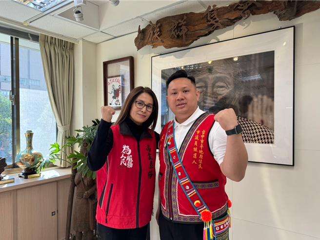 前議員吳顯森之子吳建德昨天登記參選中市平地原住民議員補選，獲立委高金素梅等人力挺。（吳建德提供／張亦惠台中傳真）