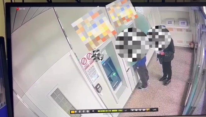台北市1名王姓男子轉帳按錯提款3萬元，原機臺吐鈔3萬元遭下一位提款者順手牽羊。（翻攝畫面）