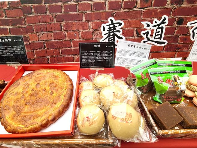 2024台南古都国际半程马拉松美食大道，台南百年老店的大饼、栟饼等传统「台南味」都来了。(台南市体育局提供／曹婷婷台南传真)