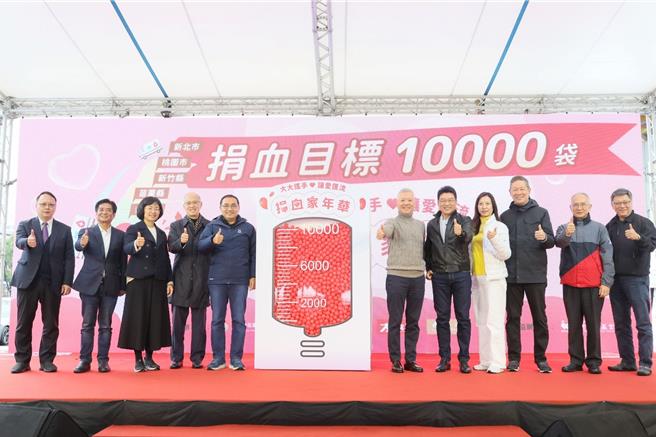 「捐血家年華」首場活動今在新北市板橋第一運動場登場，現場熱鬧非凡。（大大數位基金會提供）　