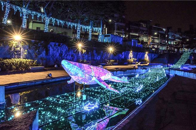 新莊中港大排光雕展演「幸福新北 戀戀中港」今日晚間登場。（新北市水利局提供／呂健豪新北傳真）