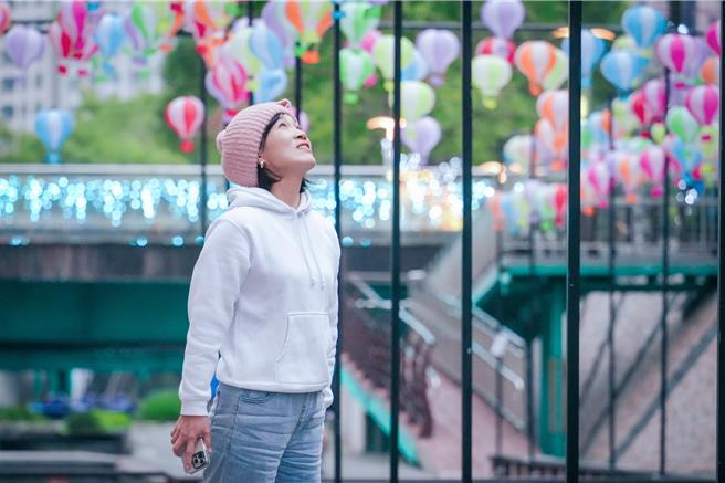 新莊中港大排經過整治後，成為熱門打卡遊憩景點，日夜各有不同景致。（新北市水利局提供／呂健豪新北傳真）