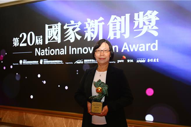 仲恩生醫總經理王玲美日前出席領獎典禮。(仲恩生醫提供／洪凱音台北傳真)