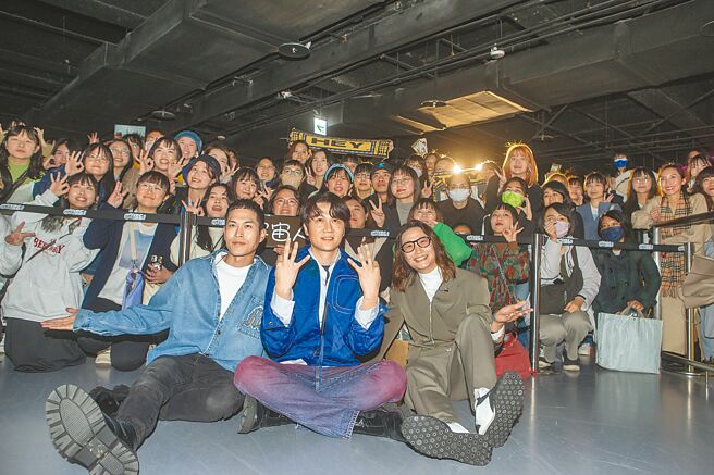 宇宙人阿奎（左起）、小玉、方Q的記者會吸引大批死忠粉絲到場力挺。（鄧博仁攝）