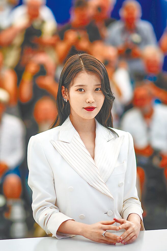 IU影歌視三棲，出道15年人氣不墜。（美聯社）