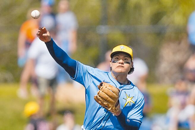 重返光芒的張育成又因左腹斜肌拉傷而免戰。（美聯社）