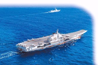 殲-35登上陸遼寧號航母了！軍方前高層大膽預言：空戰能贏F-35