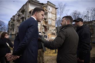 荷蘭總理訪烏東城市 與澤倫斯基簽署荷烏安全協議