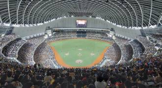 巨人交流賽》37890人見證大巨蛋首次滿場 改寫台灣棒壇紀錄