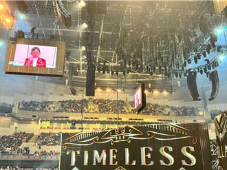 黃子佼意外現身張清芳演唱會！現場畫面曝光