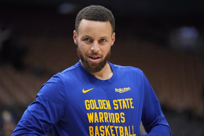 柯瑞2日赛前练习看起来精神还算不错。(路透)