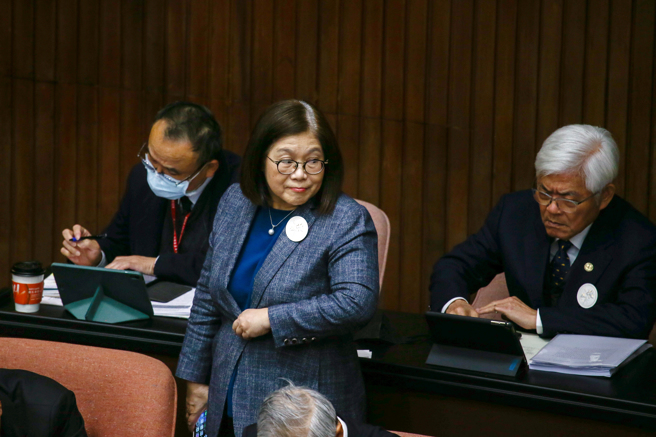 海委會主委管碧玲（中）27日在立法院透露，26日有一艘中國海監船進入金門禁止水域，還有四艘海警船進入限制水域。（資料照，鄧博仁攝）
